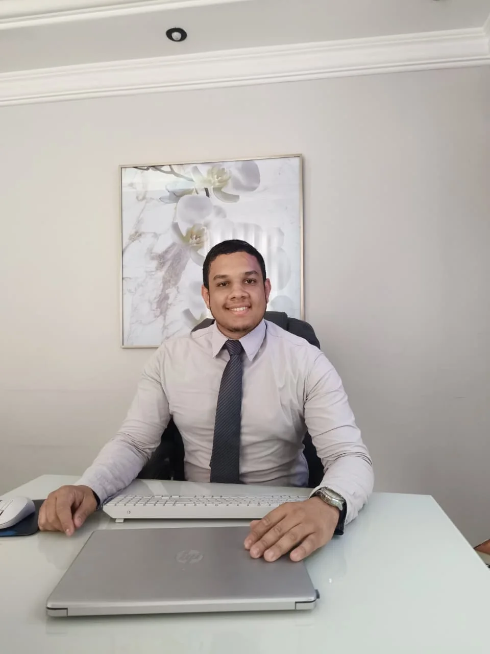 Dr. Paulo Victor no escritório